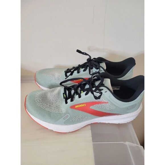 Size 11 - Brooks Launch 9 Blue Surf Cherry Tomato - Picture 1 of 12